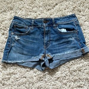 American Eagle super stretch jean shorts size US 6 medium wash.